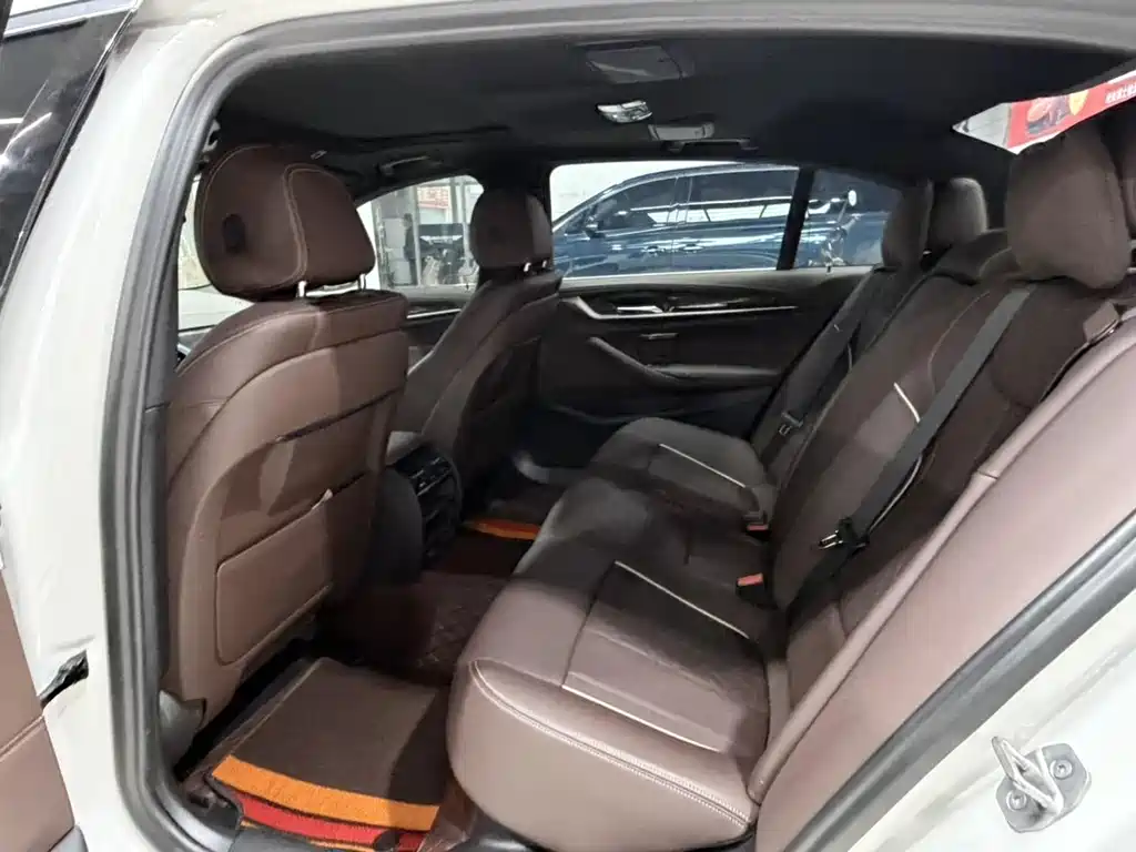 BMW 5 Series 2022 — фото 10
