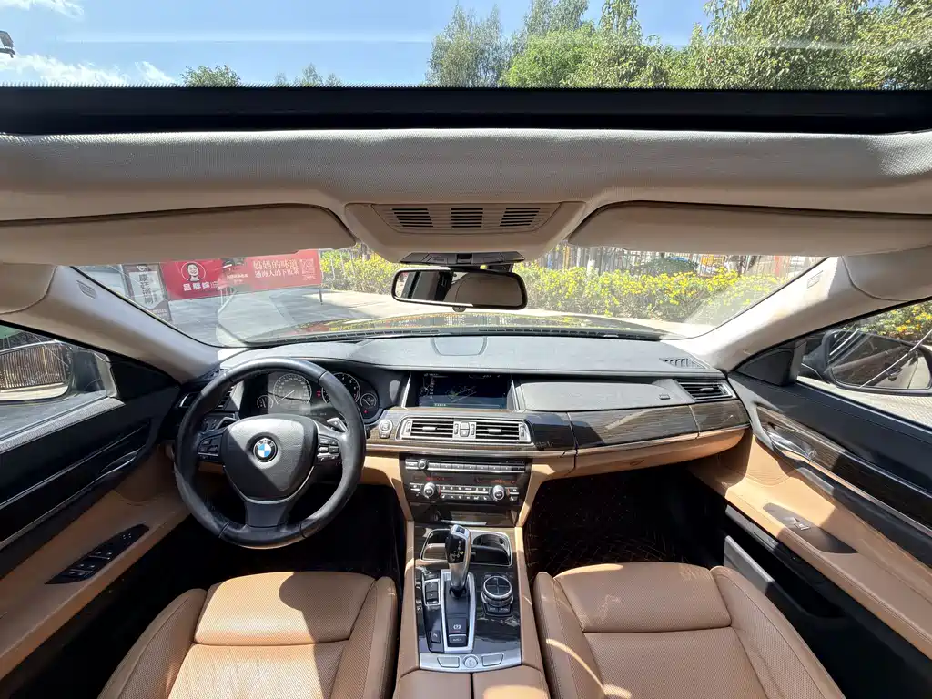 BMW 7 Series 2013 — фото 18