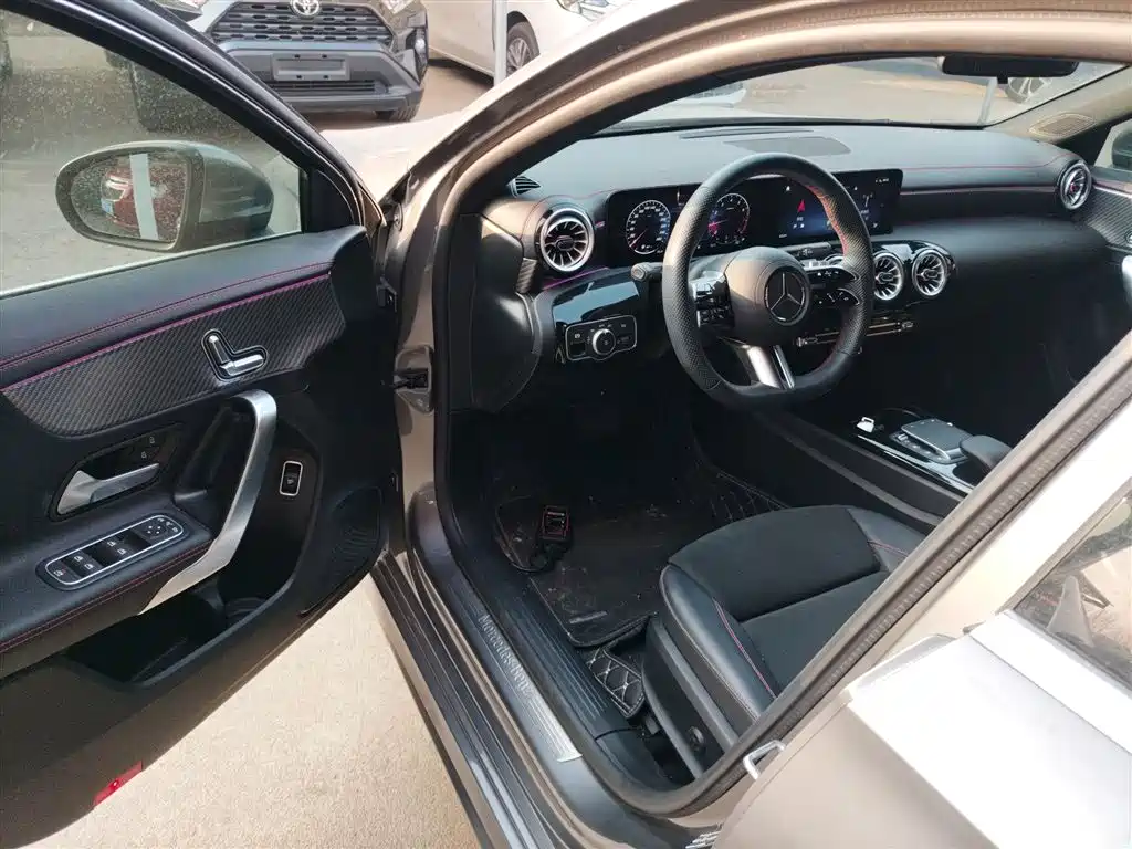 Mercedes-Benz A-Class 2023 — фото 12