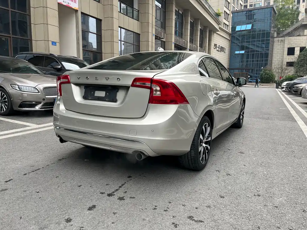 Volvo S60 2019 — фото 4