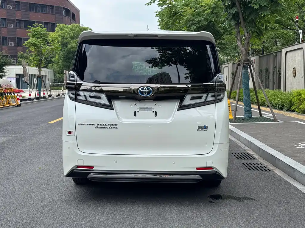 Toyota Vellfire 2023 — фото 8