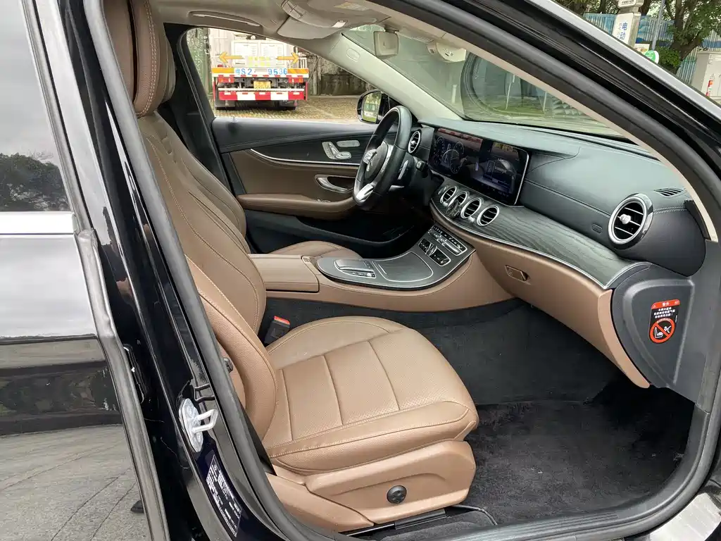 Mercedes-Benz E-Class 2020 — фото 24