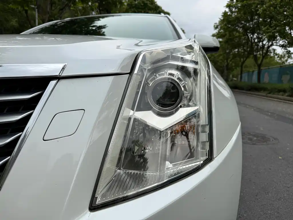 Cadillac SRX 2015 — фото 16