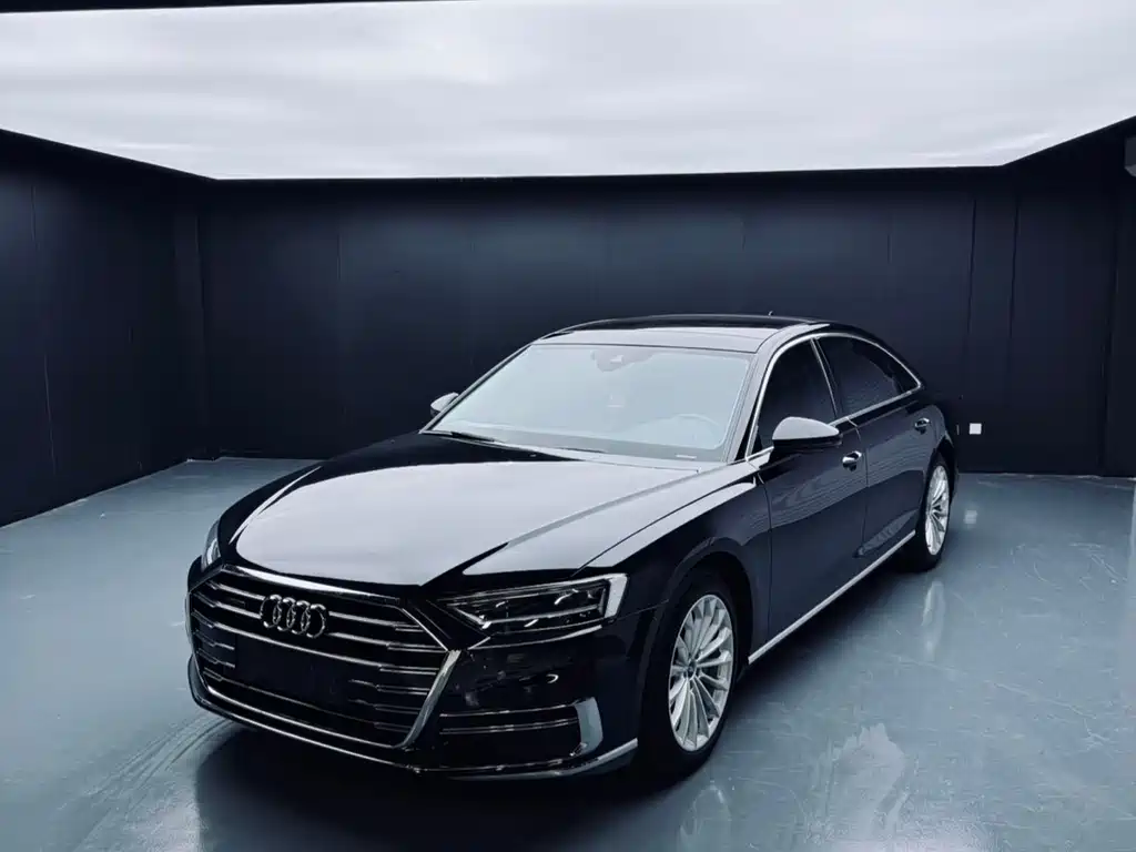 Audi A8 2022 — фото 1
