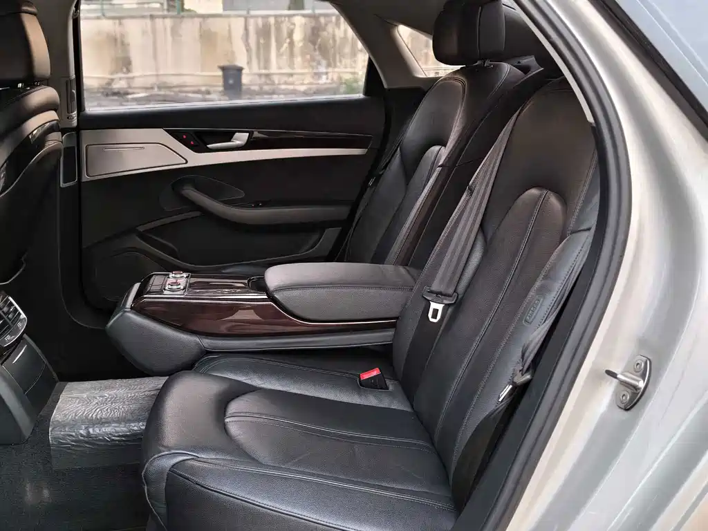 Audi A8 2015 — фото 10