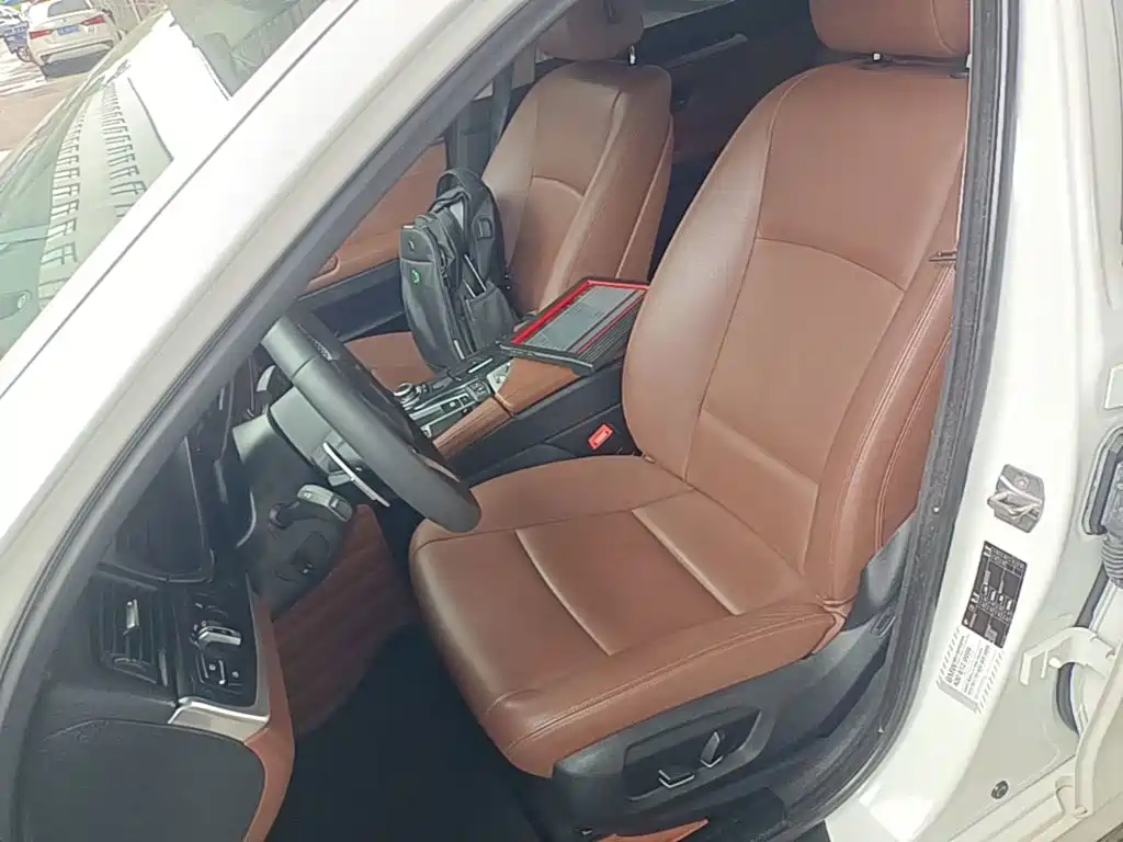 BMW 5 Series 2015 — фото 15