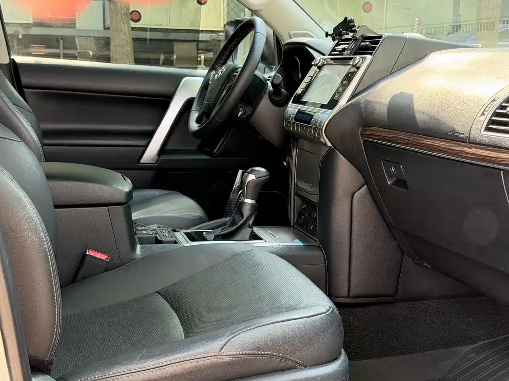 Toyota Prado 2018 — фото 17