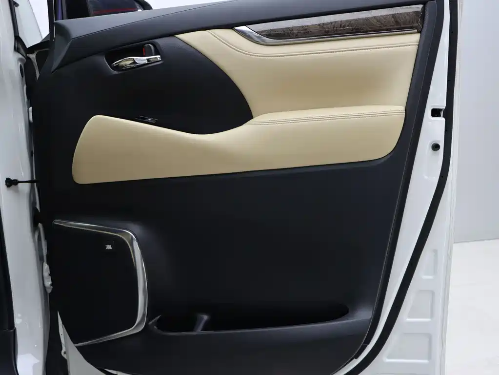 Toyota Alphard 2018 — фото 31