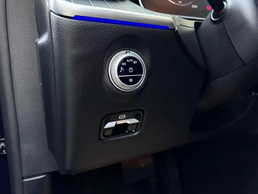 Mercedes-Benz C-Class 2025 — фото 13
