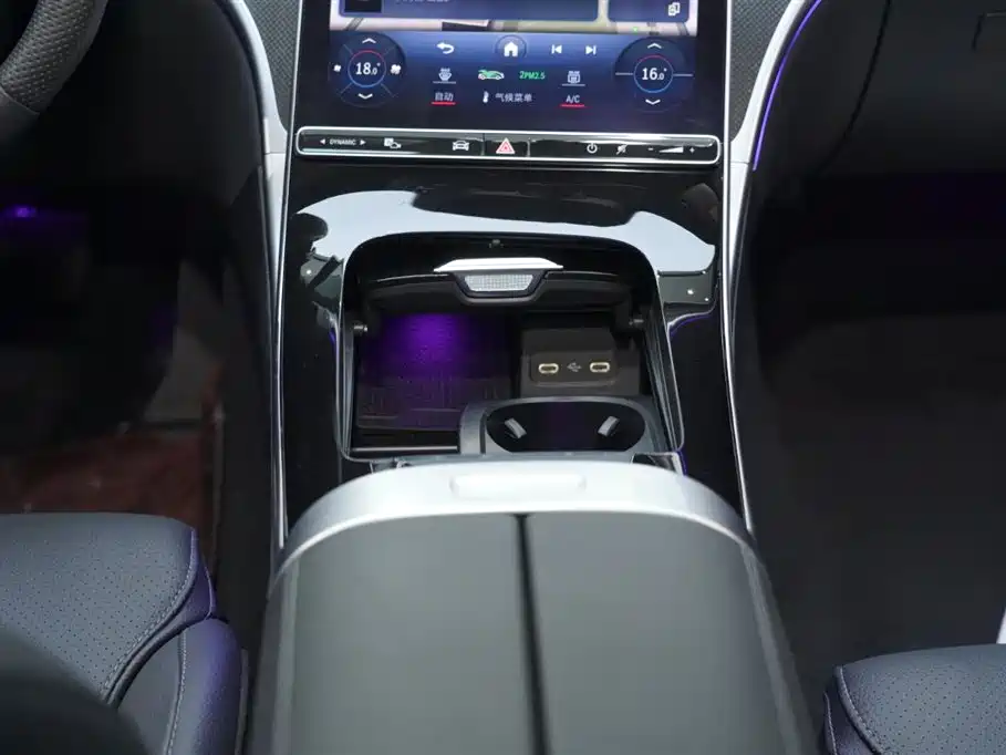 Mercedes-Benz C-Class 2023 — фото 22