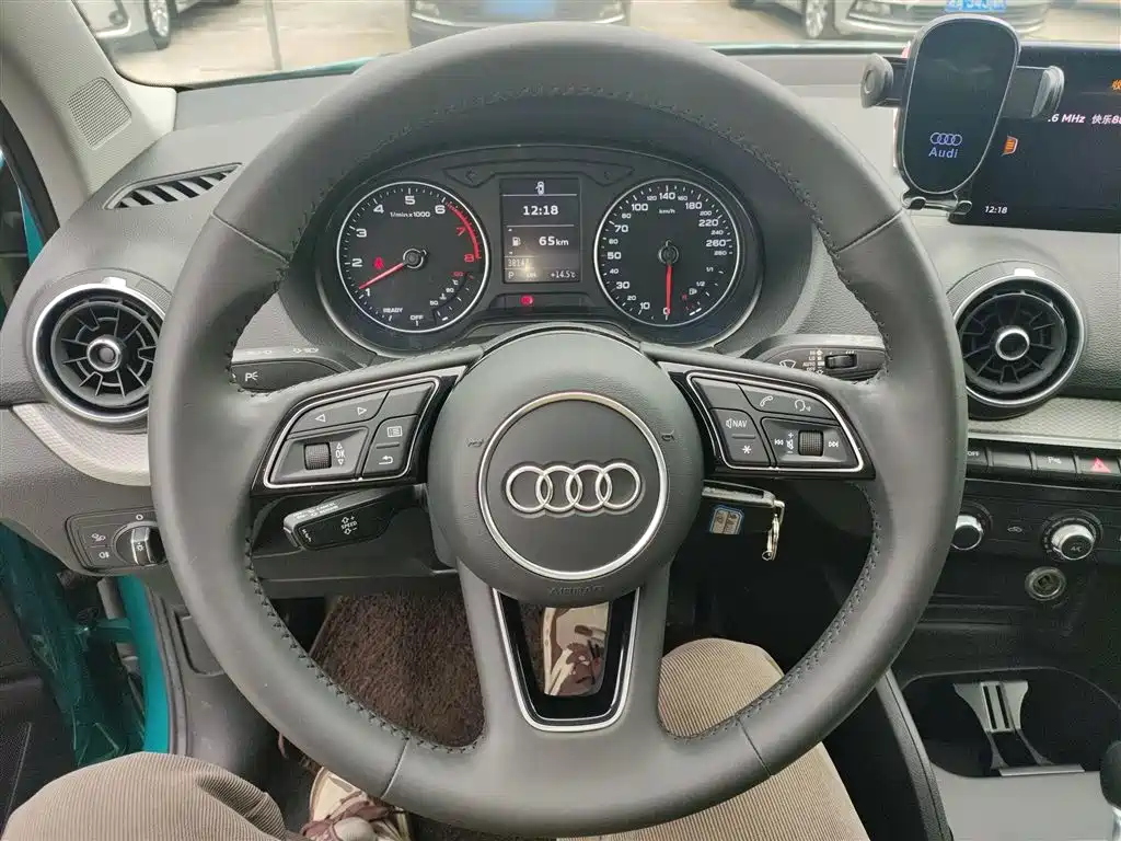 Audi Q2L 2021 — фото 11