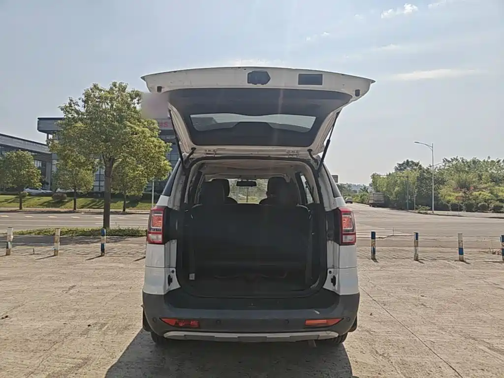 BAIC Huansu S3 2015 — фото 19