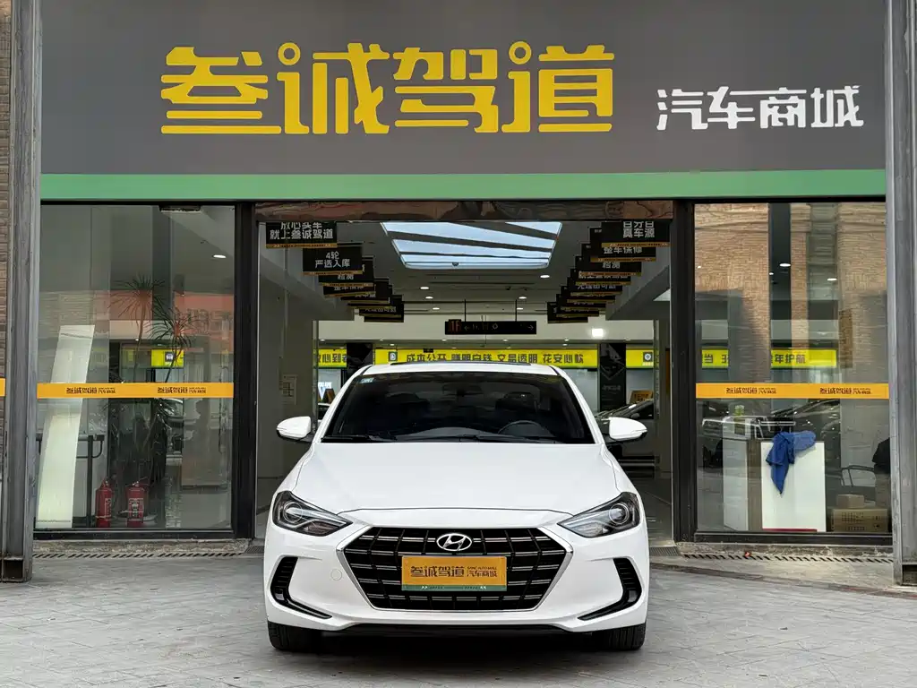 Hyundai Elantra 2020 — фото 2