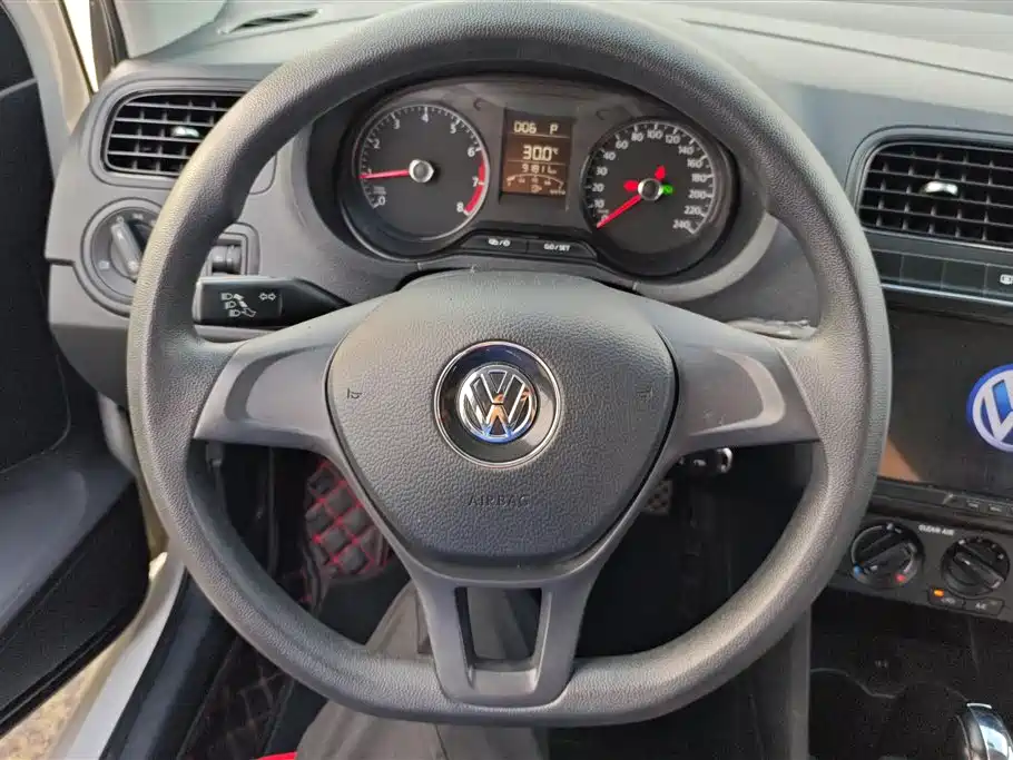Volkswagen Polo 2017 — фото 15