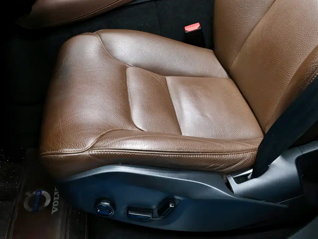 Volvo XC90 2020 — фото 18