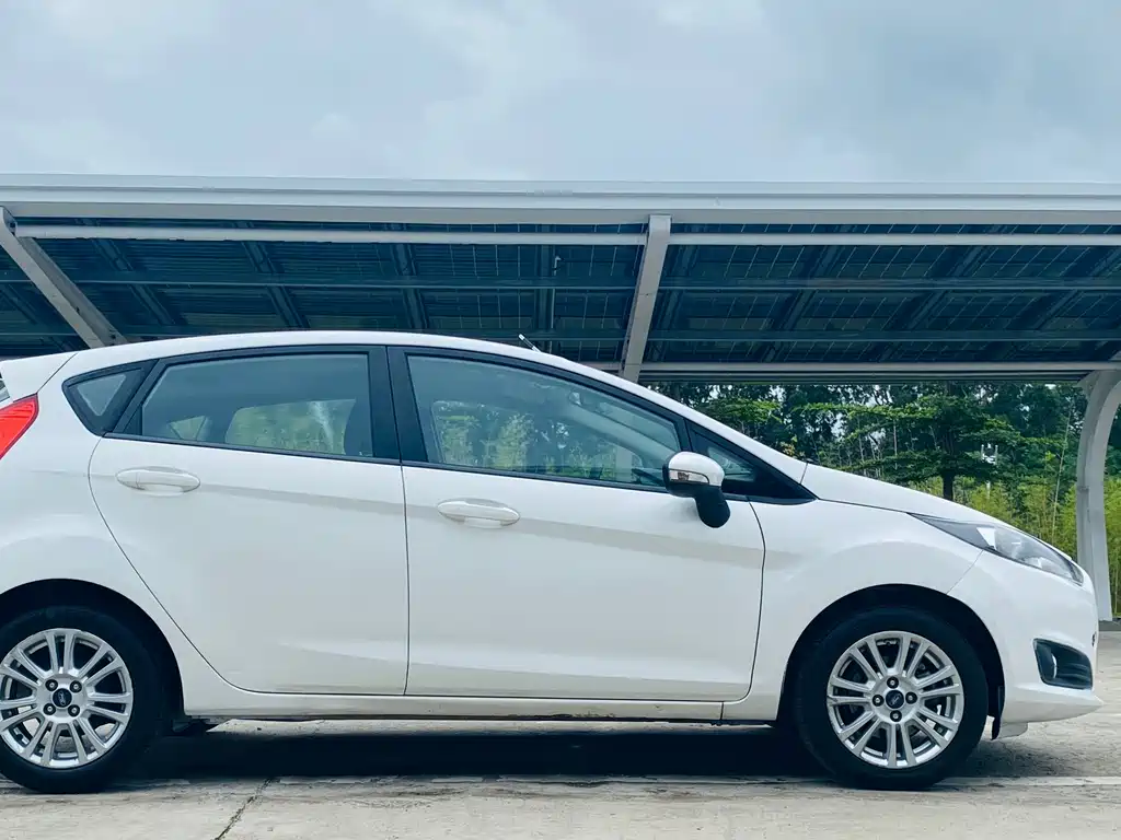 Ford Fiesta 2016 — фото 4