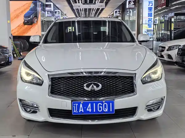 Infiniti Q70 2015