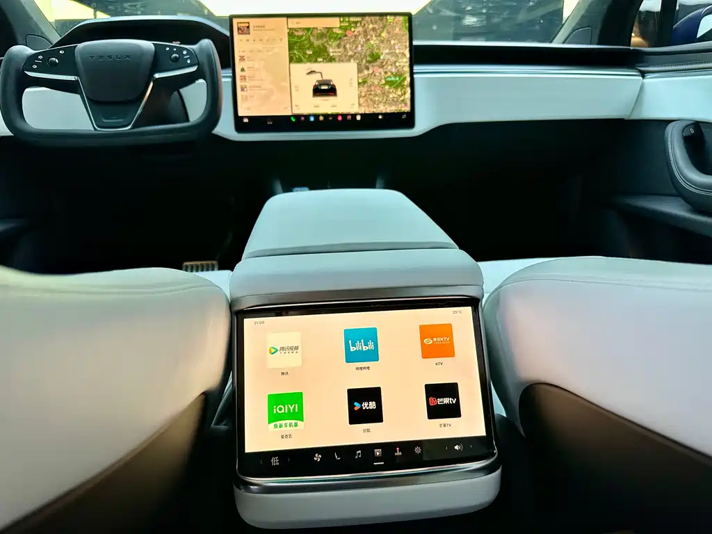 Tesla Model X 2023 — фото 17