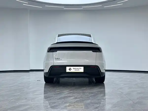Tesla Model Y L 2026