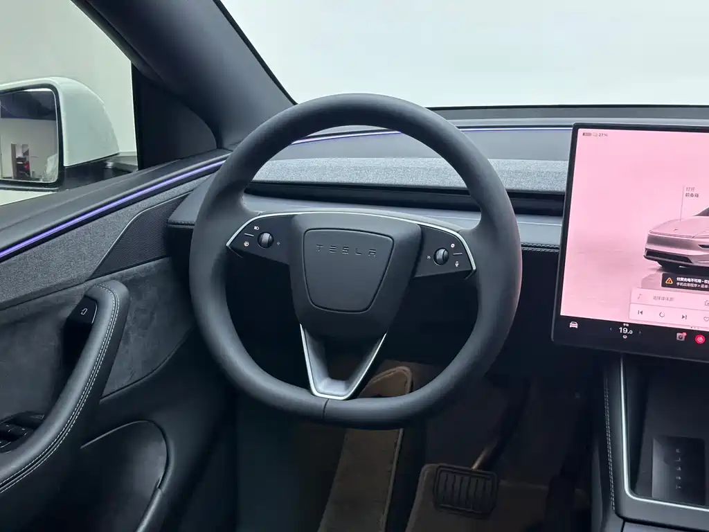 Tesla Model Y L 2026 — фото 18