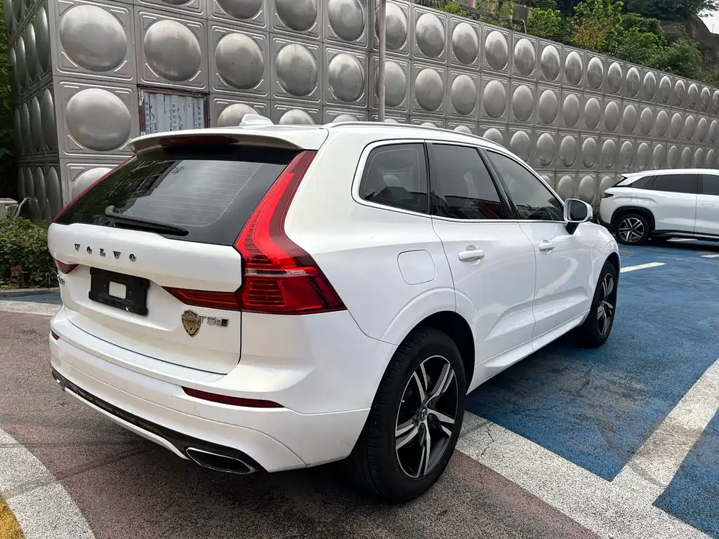 Volvo XC60 2018 — фото 9