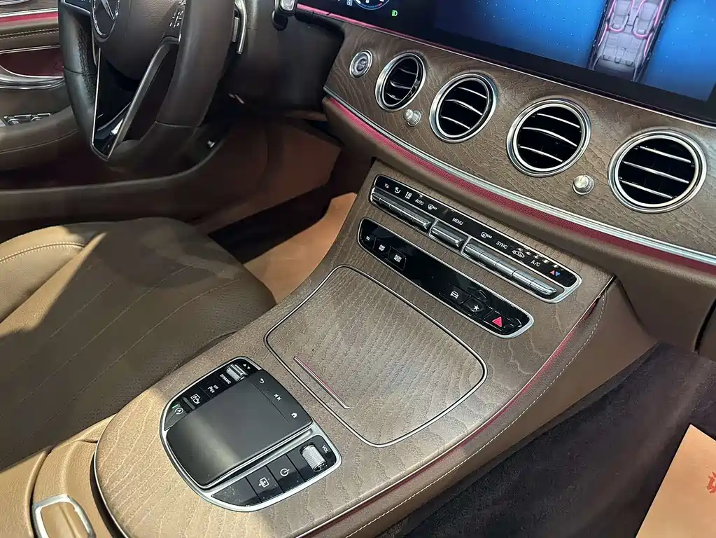 Mercedes-Benz E-Class 2022 — фото 15