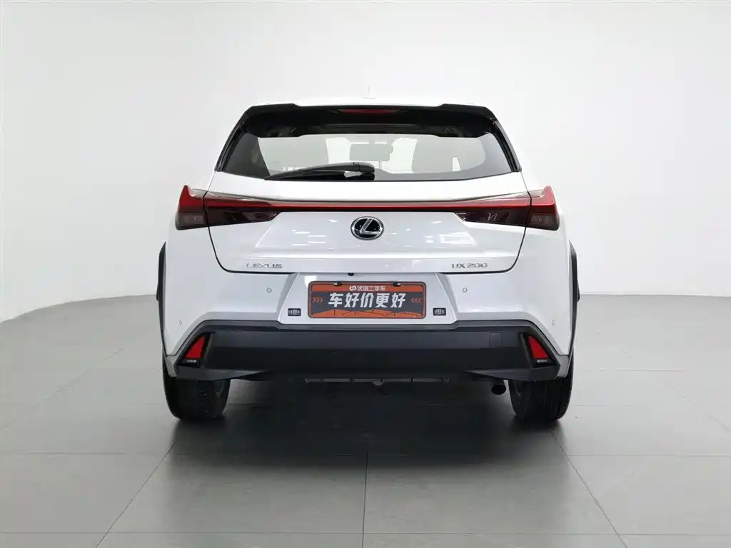 Lexus UX 2021