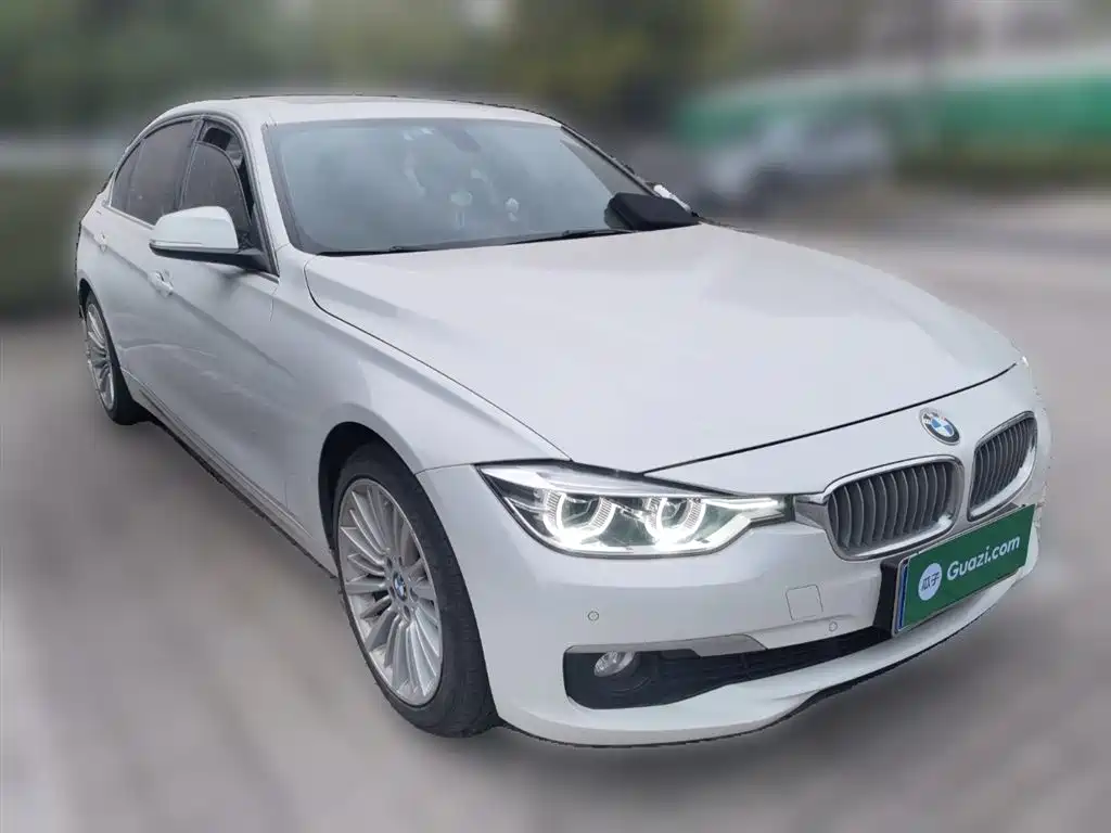 BMW 3 Series 2018 — фото 23