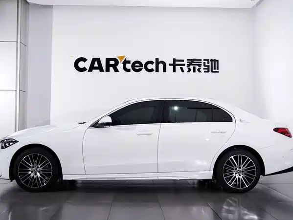 Mercedes-Benz C-Class 2025