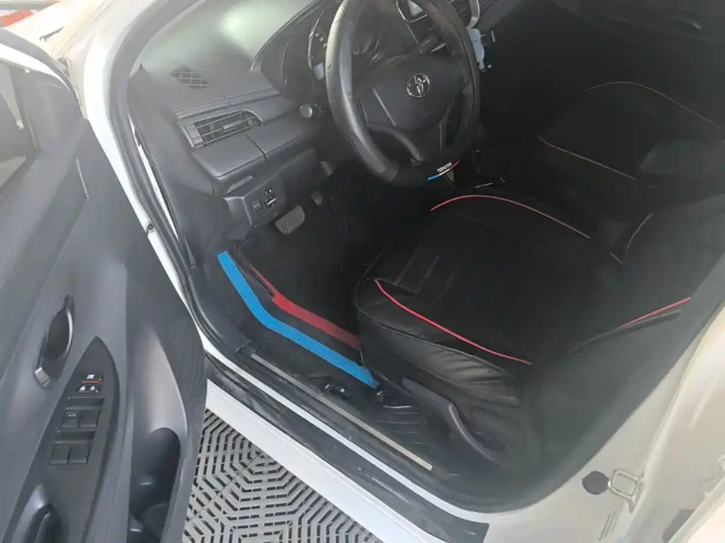 Toyota Yaris L 2020 — фото 16