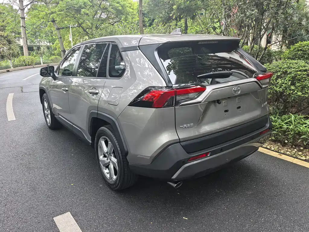 Toyota RAV4 2020 — фото 4