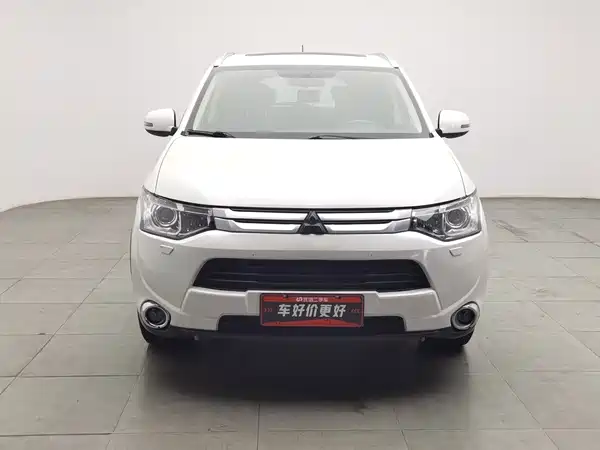 Mitsubishi Outlander 2015