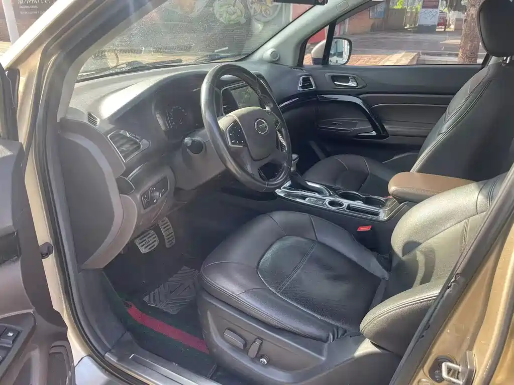 GAC Trumpchi GS4 2016 — фото 10