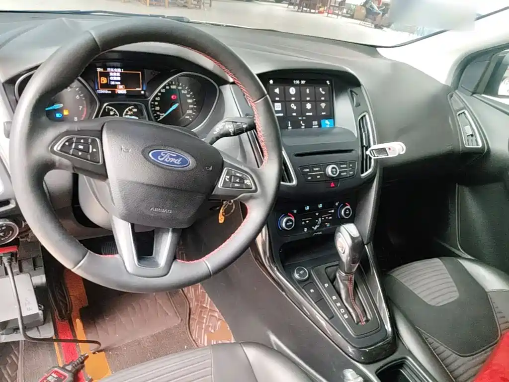 Ford Focus 2017 — фото 10