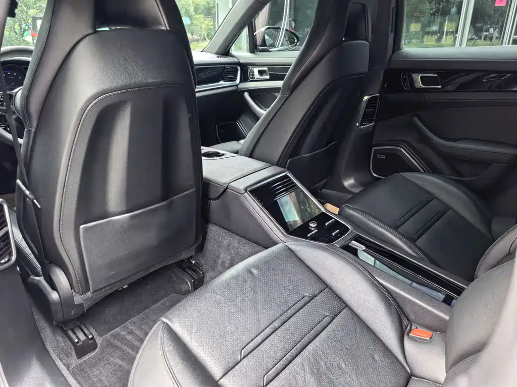 Porsche Panamera 2018 — фото 13