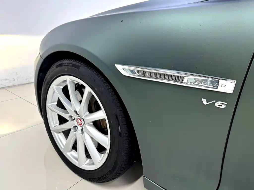 Jaguar XJ 2014 — фото 9