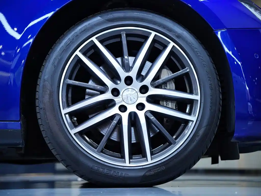 Maserati Ghibli 2019 — фото 11
