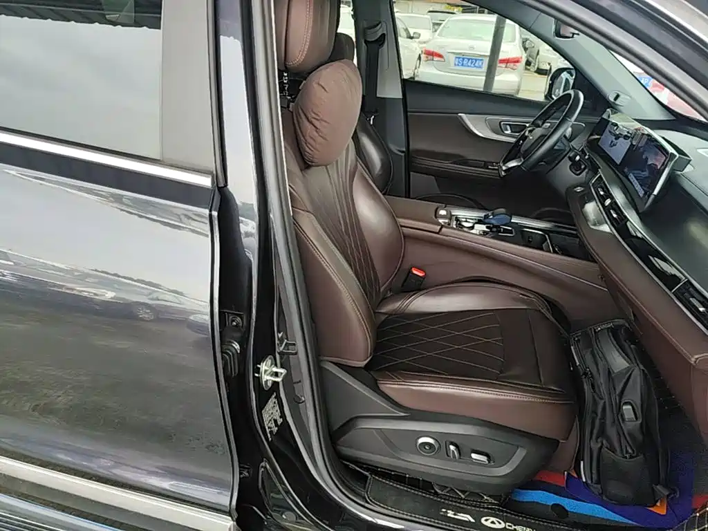 Chery Tiggo 8 PRO New Energy 2023 — фото 25