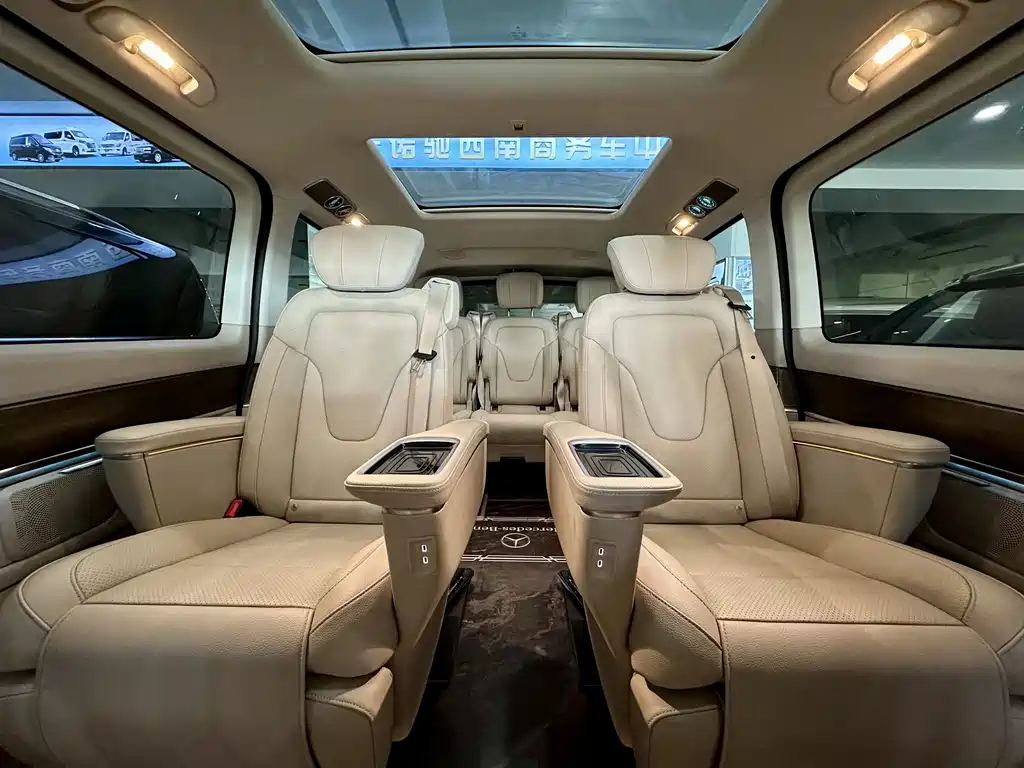 Mercedes-Benz V-Class 2022 — фото 13