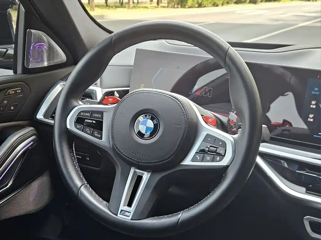 BMW X6 M 2023 — фото 11