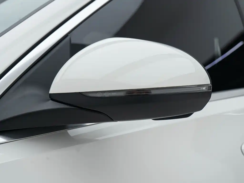 Mercedes-Benz C-Class 2023 — фото 19