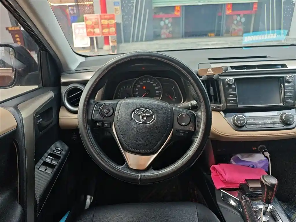 Toyota RAV4 2015 — фото 3