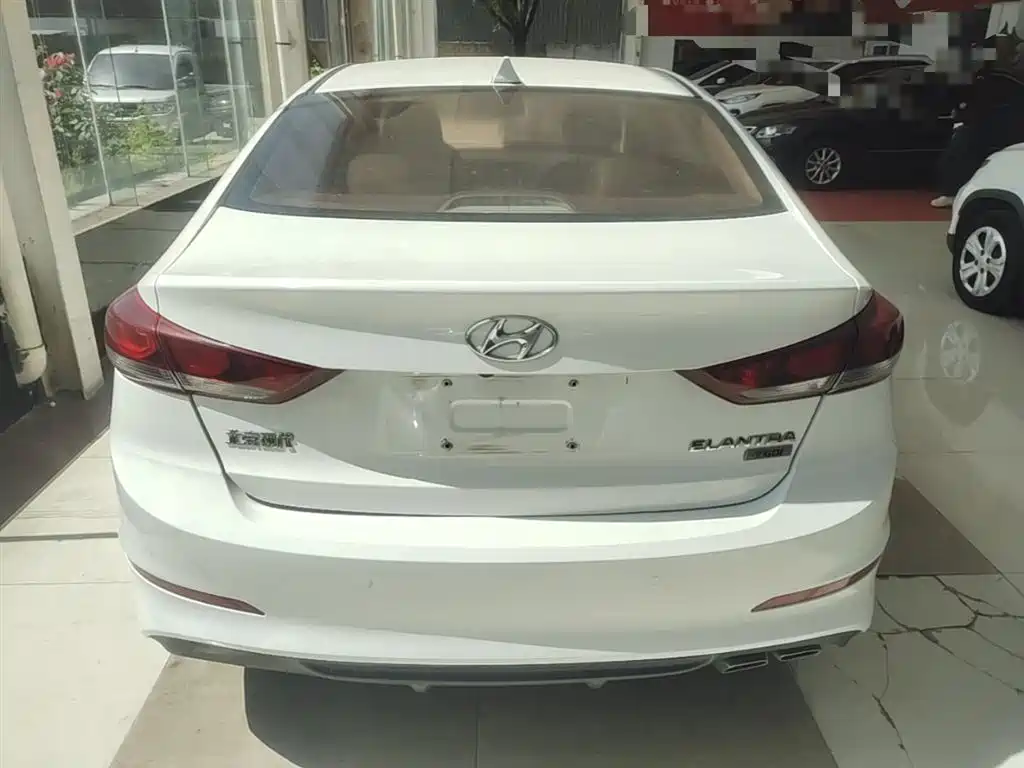Hyundai Elantra 2019 — фото 6