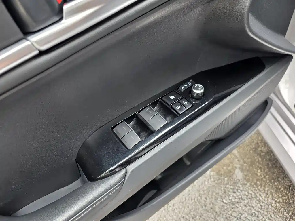 Toyota Camry 2024 — фото 19