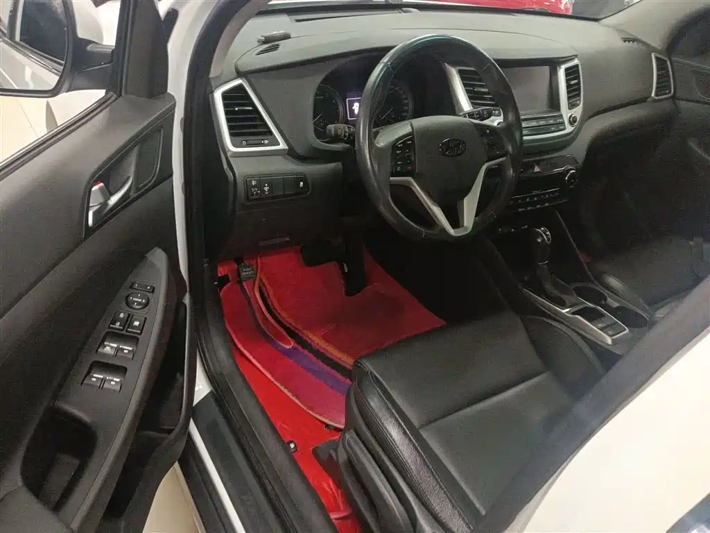 Hyundai Tucson 2017 — фото 12