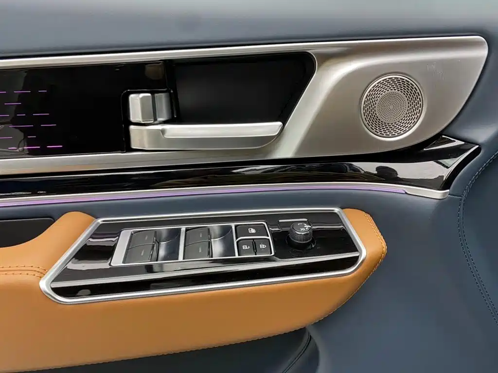 Toyota Granvia — фото 28