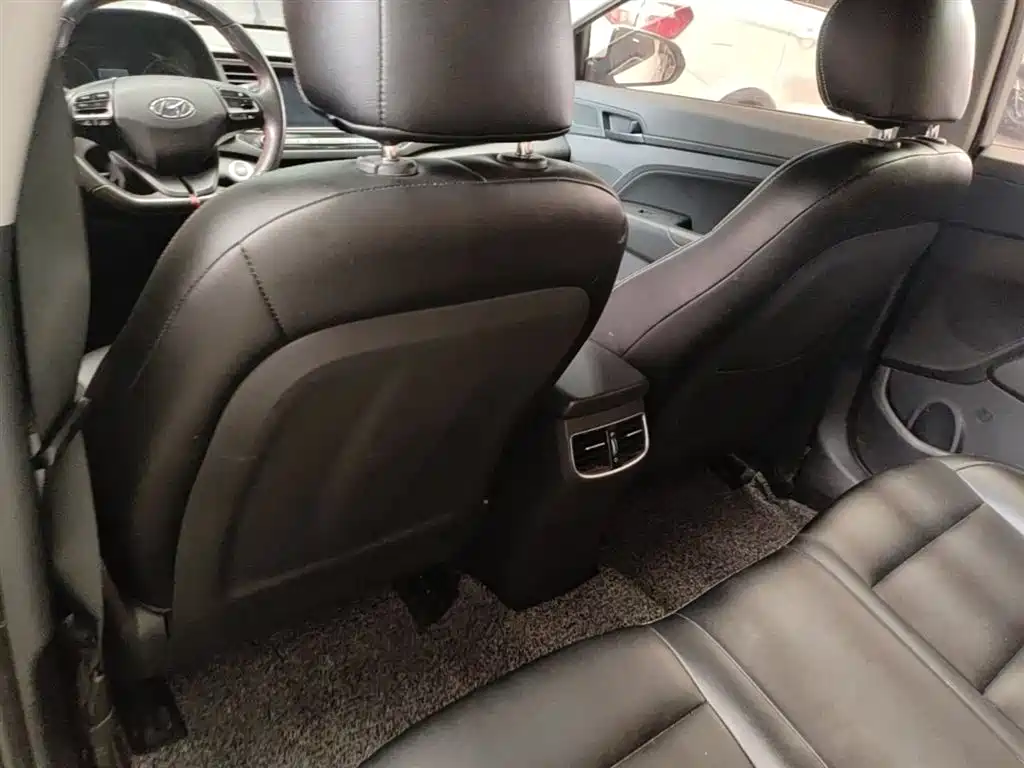 Hyundai Elantra 2019 — фото 11