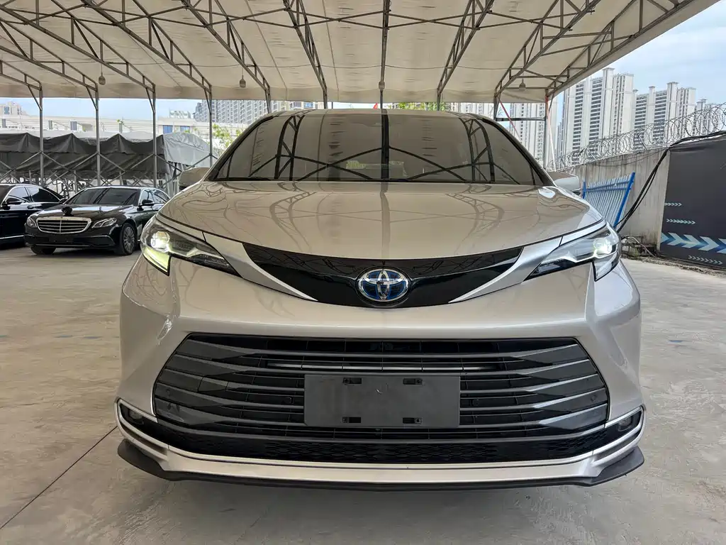 Toyota Sienna 2022 — фото 3