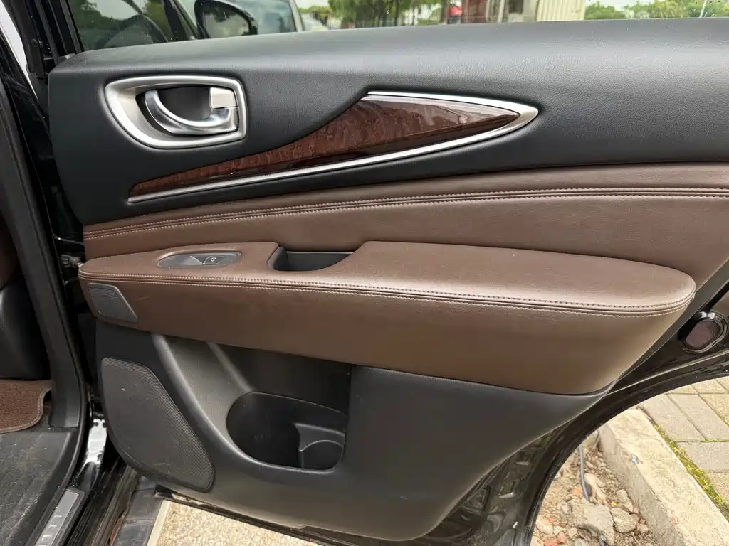 Infiniti JX 2015 — фото 16