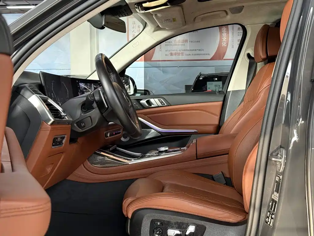 BMW X7 M60i 2023 — фото 24